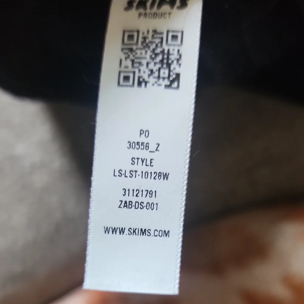 SKIMS Black Ribbed Long Sleeve Henley Top - Picture 11 of 14